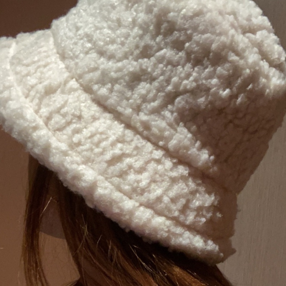 FUZZY BEIGE WINTER HAT
